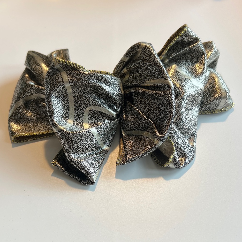 Vintage 80s 90s Silver, Black and Gold Tone Bow Big Puffy Hair Barrette